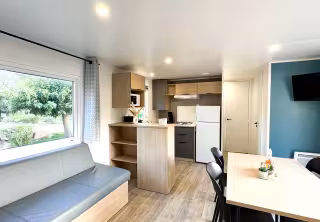 Séjour et cuisine ouverte du chalet Premium 3
