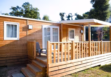 Chalet Premium 2 et sa terrasse en bois