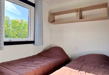 Chambre à deux lits d’un chalet Premium 2