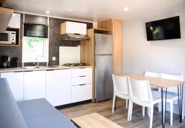Cuisine et coin repas d’un chalet Premium 2