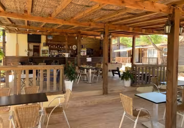 Terrasse couverte du snack