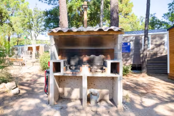 Barbecue commun en pierre