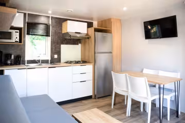Cuisine et coin repas d’un chalet Premium 2
