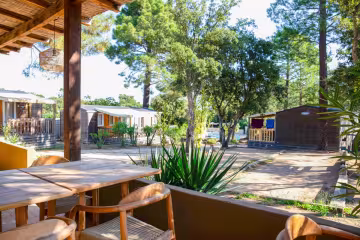 Les chalets vus depuis la terrasse du snack